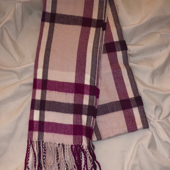 Bundle of Plaid Cashmere Scarfs - Picture 4 of 7